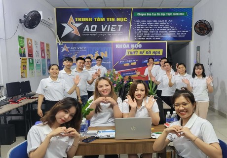 hình ảnh các học viên tại trung tâm dạy học tin học Sao Việt