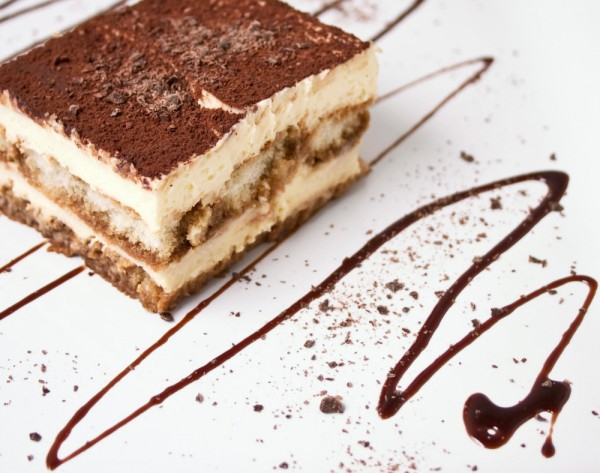 Artisan Bakery & Coffee - Cửa hàng bán bánh Tiramisu nổi tiếng ở TP.HCM 