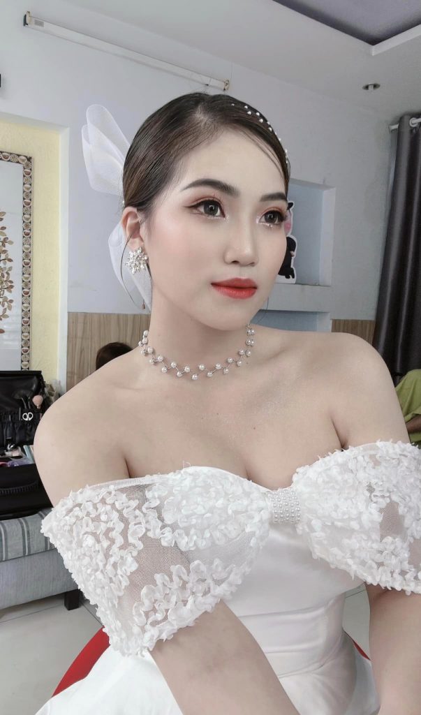 Trang điểm tại nhà - Diva make up